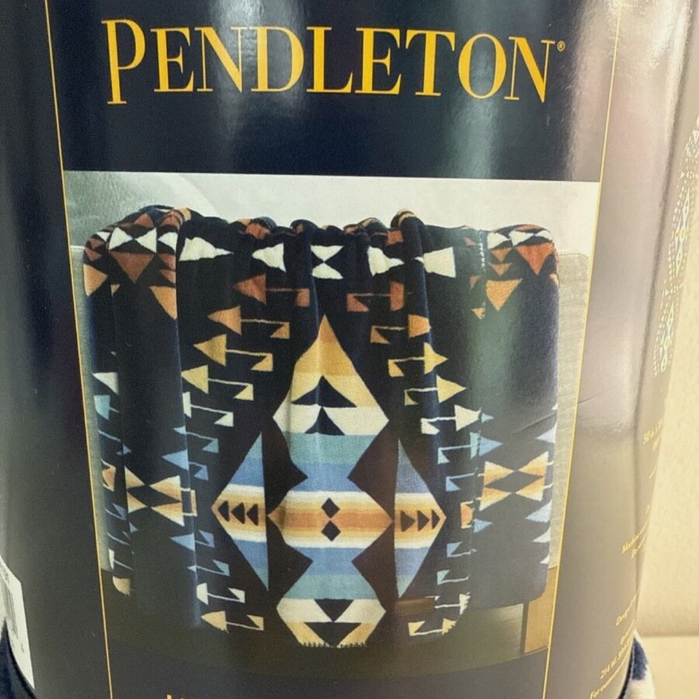 Pendleton Plush Throw Blanket 50X70 - Picture 5 of 6